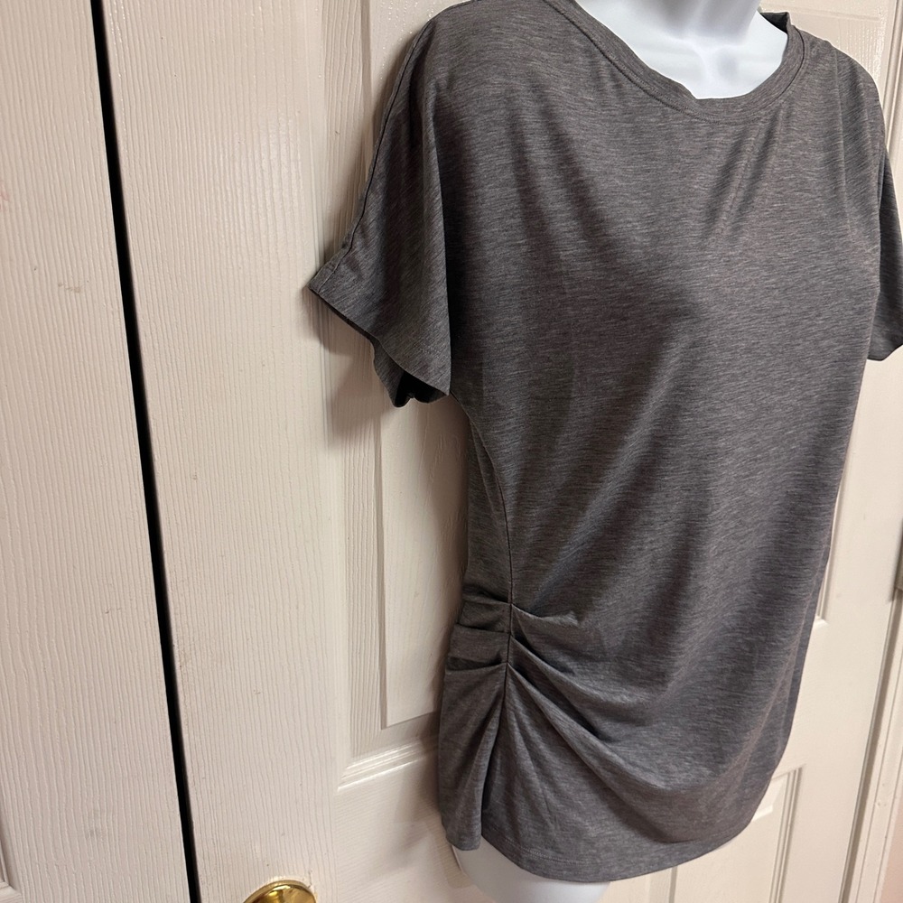 Athleta Essence Pleated Tee Gray Short Sleeve Athleisure Top Size S - Picture 6 of 11